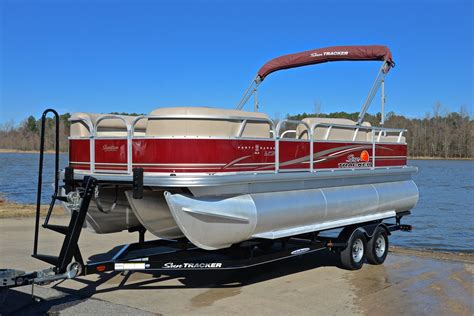 2014 Tracker Party Barge 22 Regency