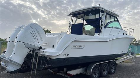 2016 Boston Whaler 315 Conquest