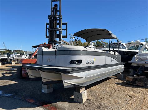 2019 Avalon Catalina Platinum 22