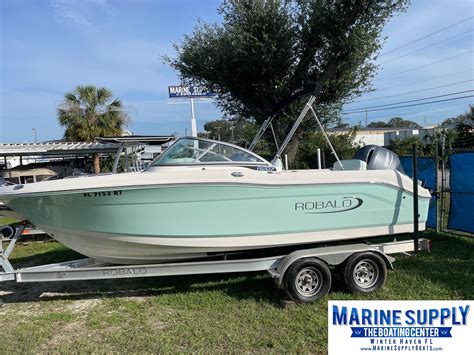 2019 Robalo R207