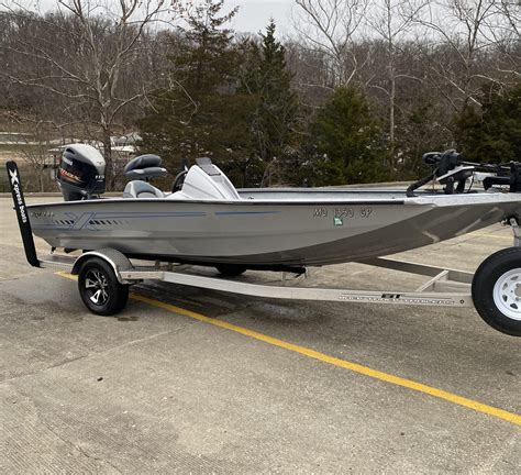 Aluminum vs Fiberglass Fishing Boats: Pros and Cons for Every Angler