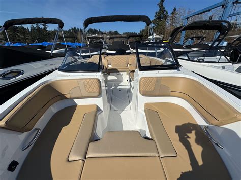 Best Boats for Photography and Film Work: Top Choices Reviewed