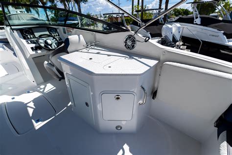 2023 Hurricane SunDeck 2000