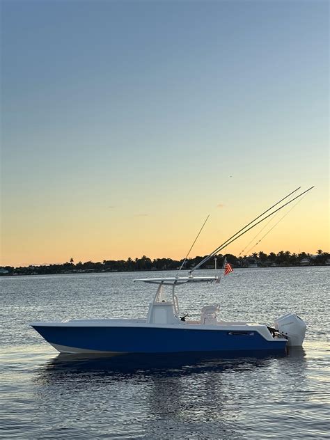 Contender 28T 2023