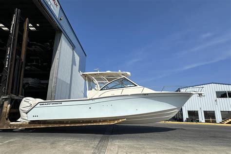 Top Cuddy Cabin Boat Brands for Comfortable Overnight Stays Review