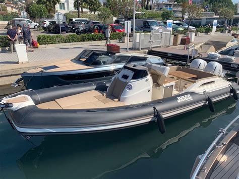 Top RIB Brands for Memorable Family Day Trips on Water