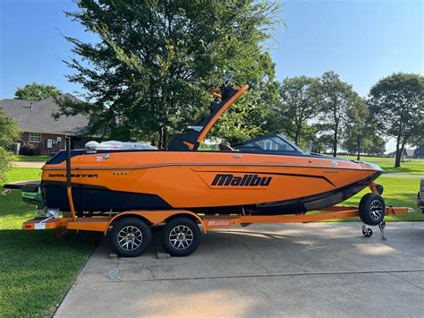 Best Crossover Boat Brands for Skiing and Cruising Adventures Today