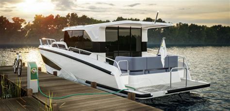 Top Electric Day Cruiser Brands for Quiet Lake Boating Around
