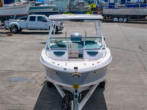 Robalo R217 2021