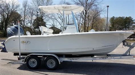Sea Hunt Triton 210 2023